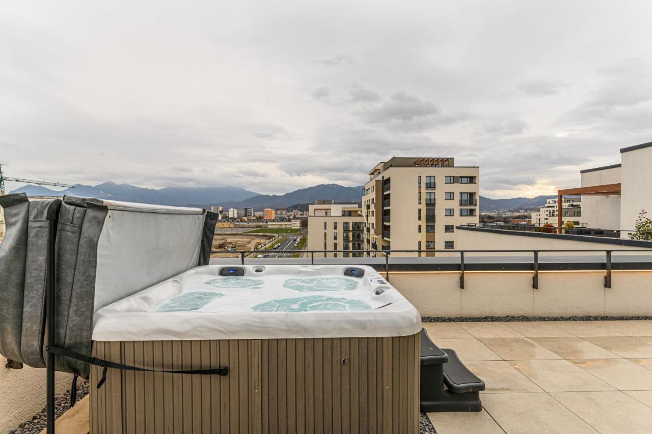 Apartament Penthouse Silver cu terasă și cadă cu hidromasaj