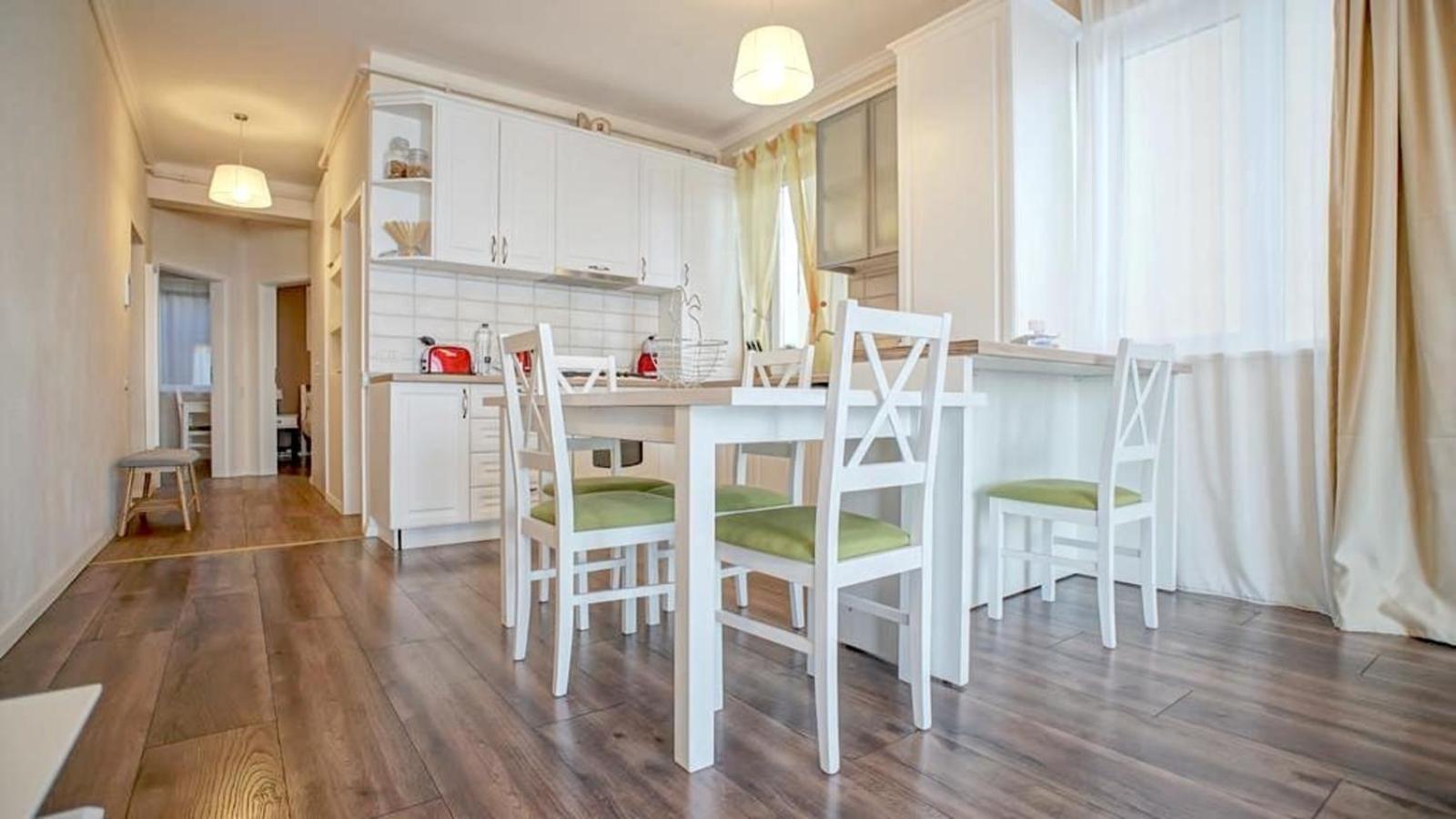 Apartament cu 2 dormitoare, cu privelişte spre oraş