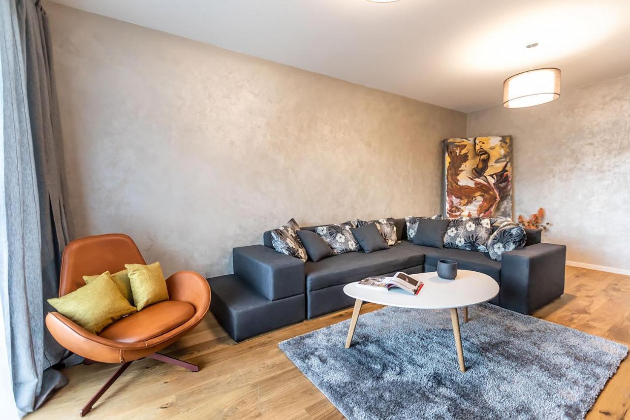 Apartament la etajul 6 (cu balcon și vedere la munte și aer condiționat)