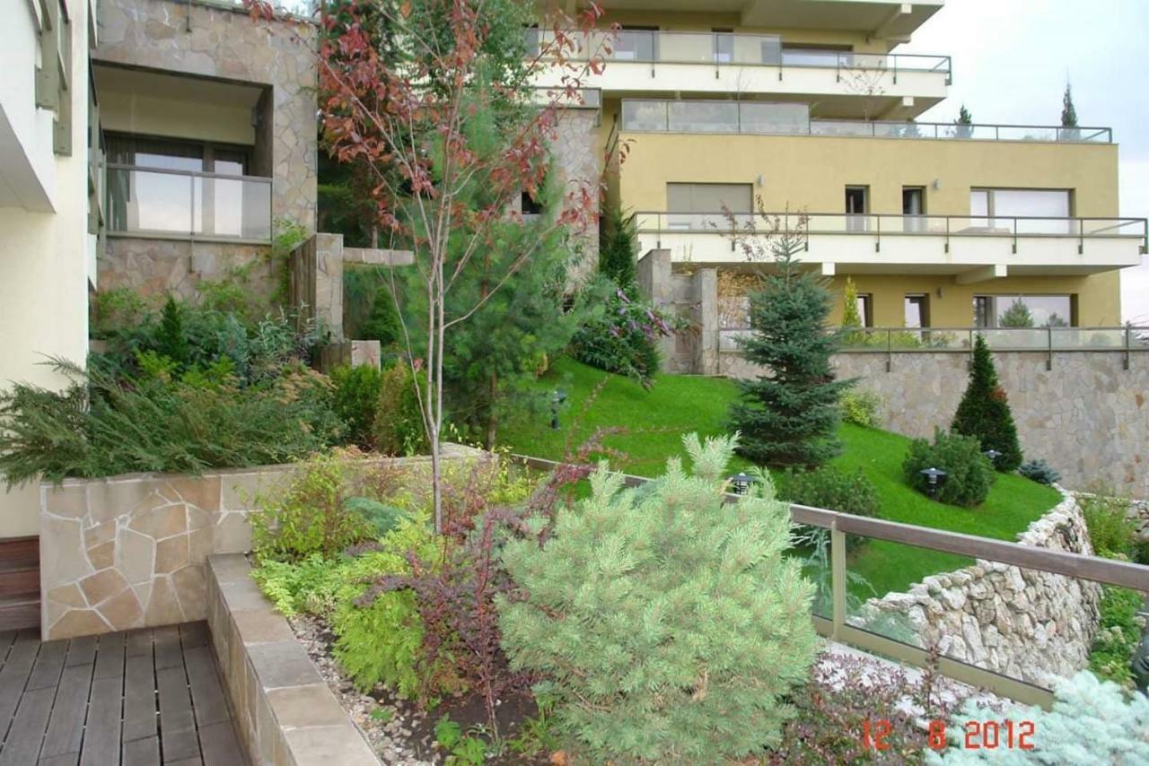 Apartament deluxe cu 2 dormitoare și balcon