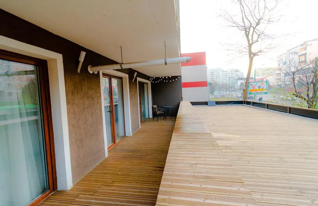 Transylvanian Apt. W/ Lrg. Terrace And Parking - Karpatenhaus-1