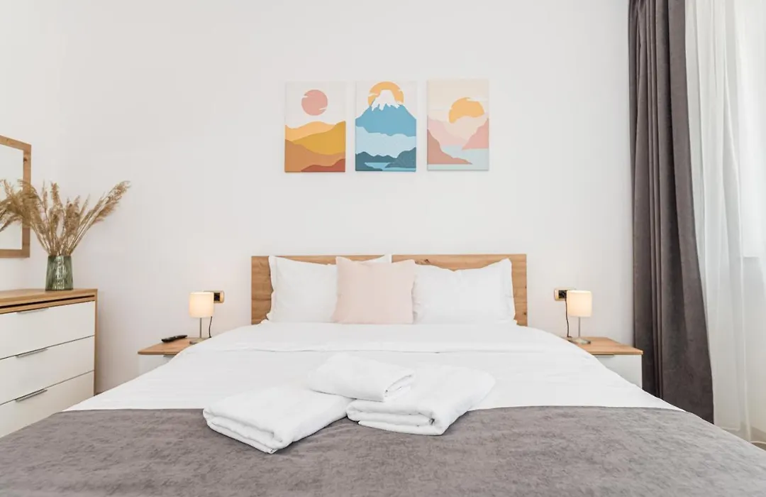 Isaran 2D3E Apartment Brașov-1