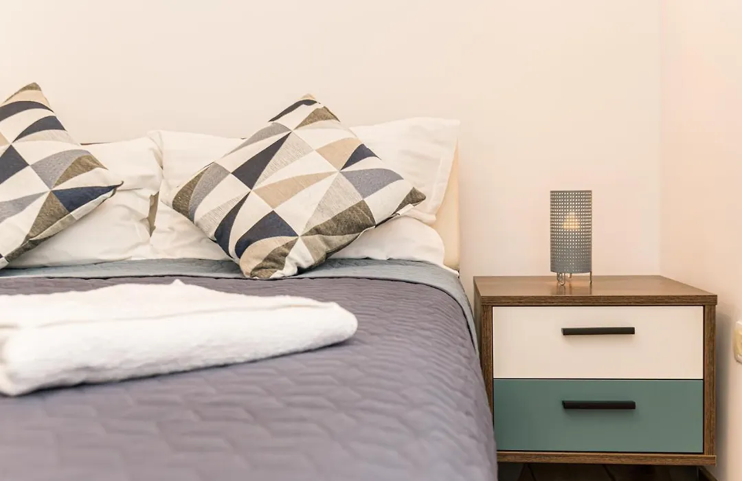 Snug Apartments - Private Parking Near Downtown-1
