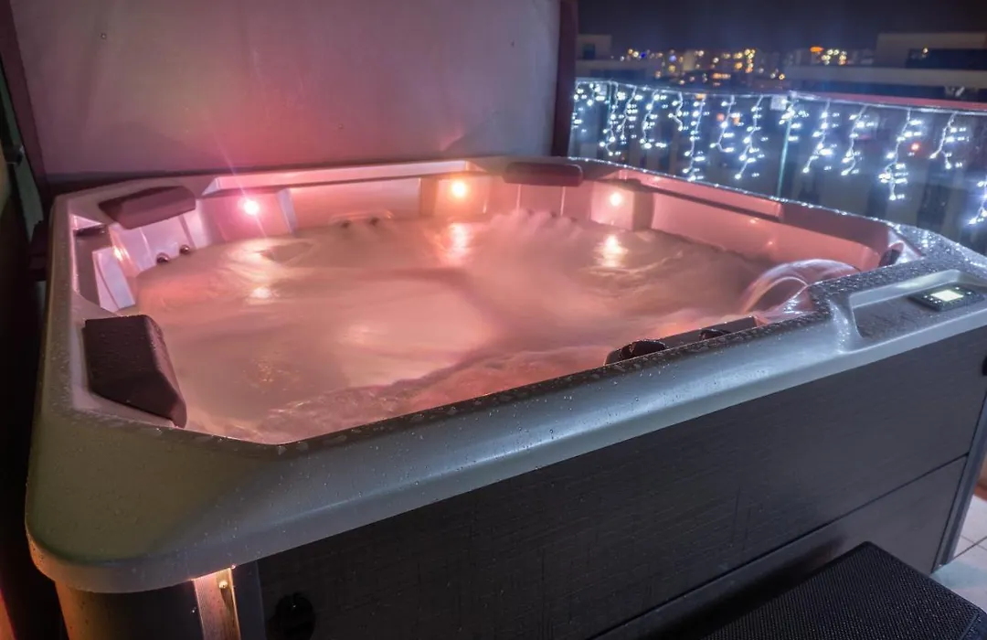 White Dream Penthouse With Jacuzzi-1