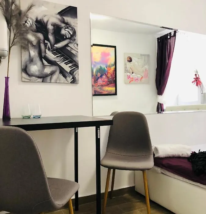 Central Petit Room-1