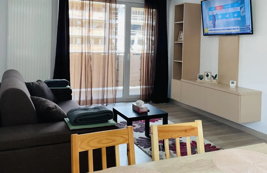 Mountain Crib In Urban Plaza W. Parking & Netflix-1