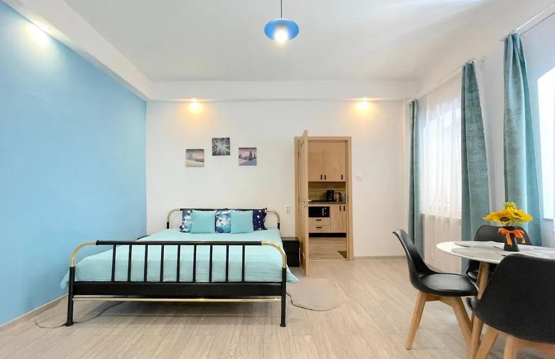 Evu Long Street-1