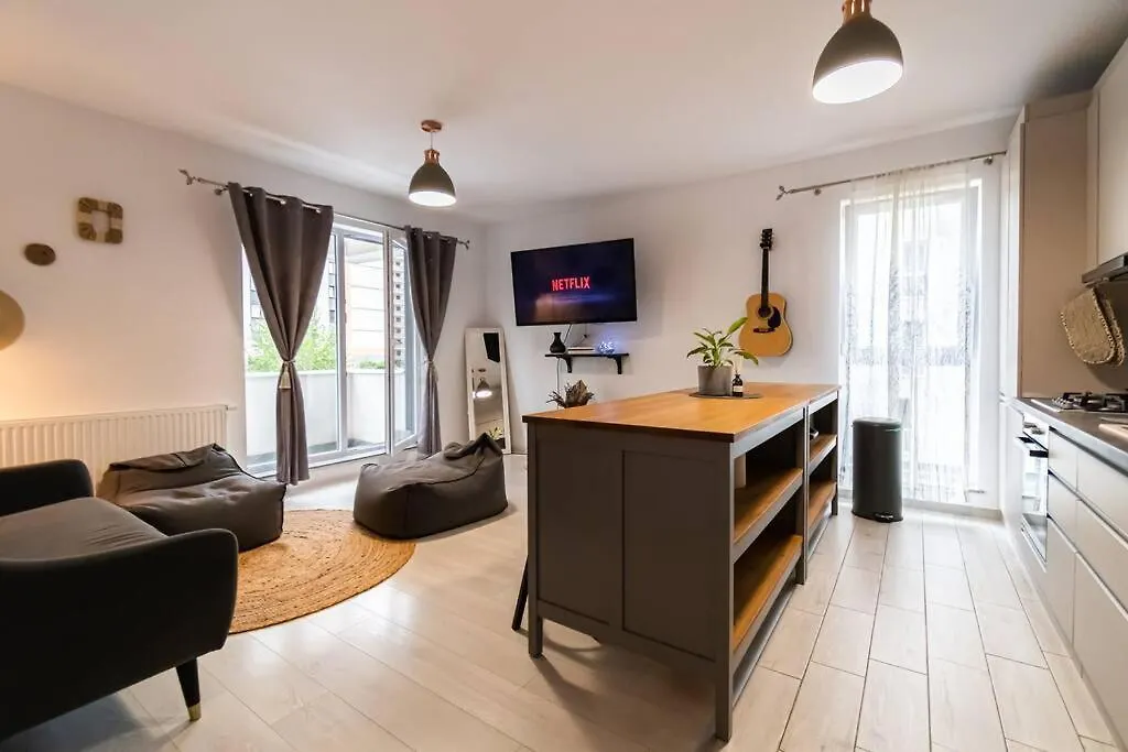 Arte - 2 Bedroom Apartment Near Coresi Mall With Free Parking-1