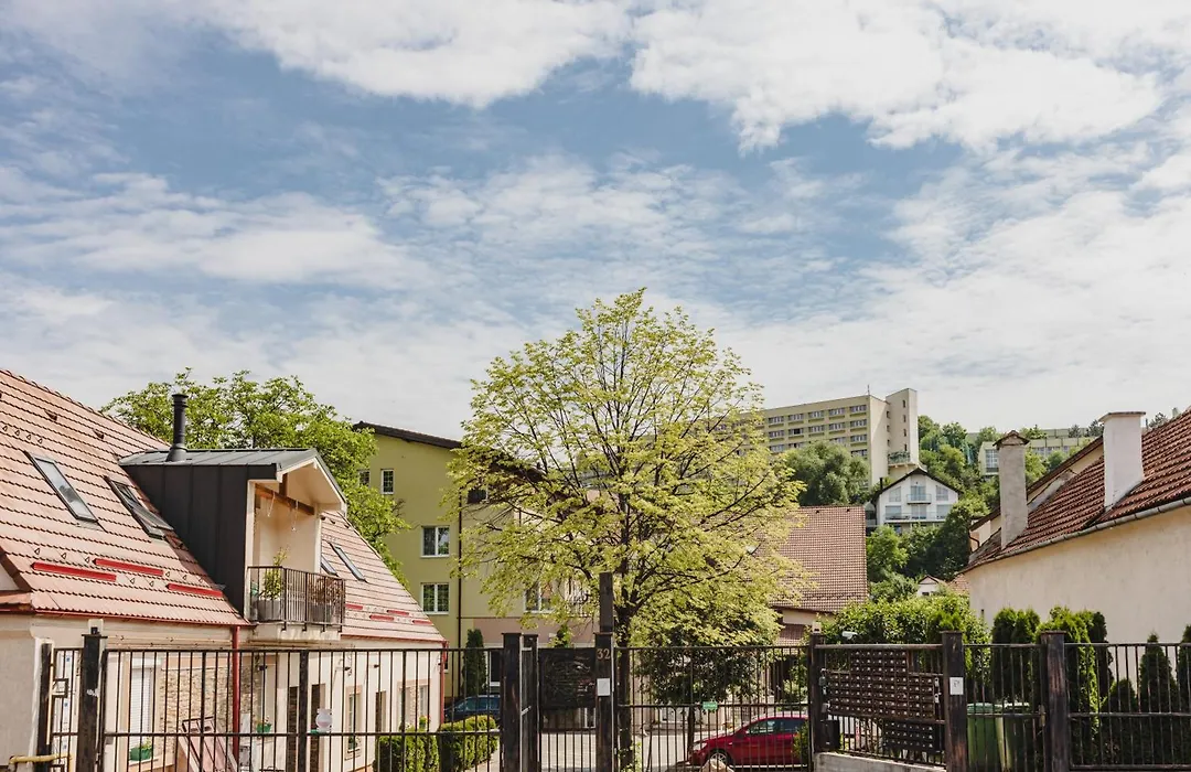 Cozy Apartment Near Old Town - Free Parking-1