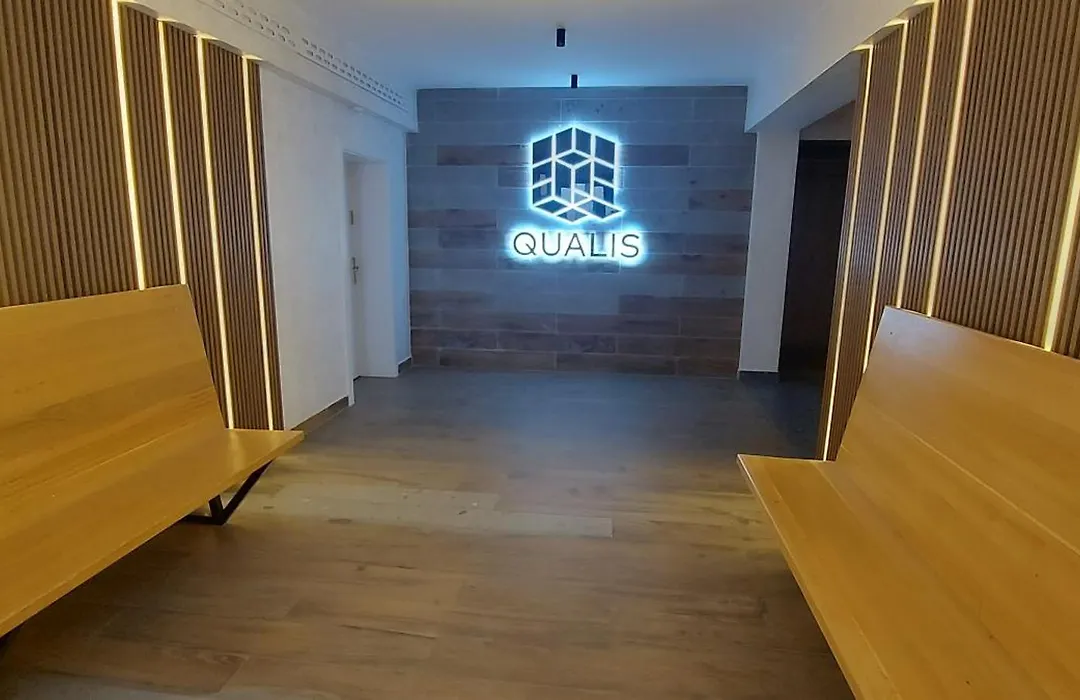 Lau- Qualis 2, Mall Coresi-1