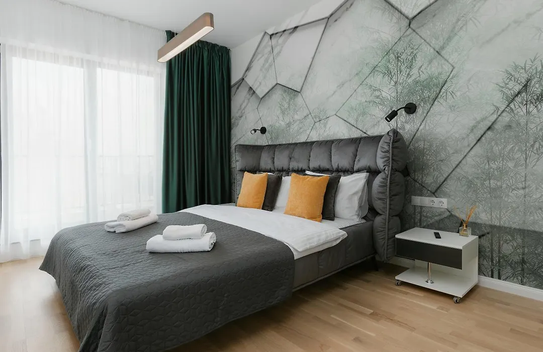 The Forest - Luxe Central Apt With Free Secured Parking-1