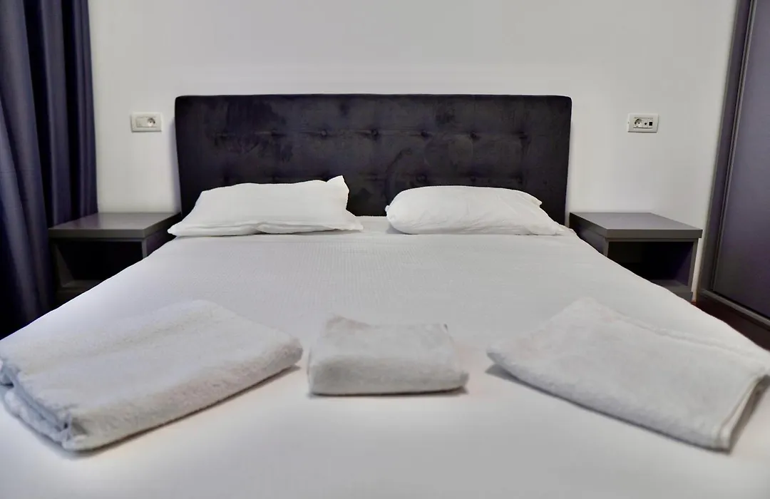 Coresi Topcity 2Camere Apartment-1