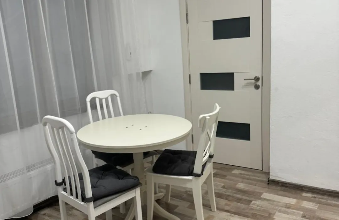 Apartament Diaconu Coresi (Piata Sfatului)-1
