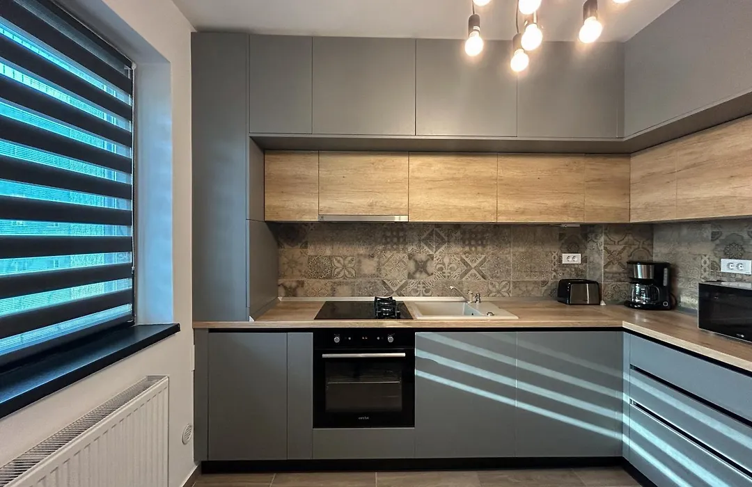 Mirandis Apartments - Modern Stays With Free Parking Near Coresi Mall-1
