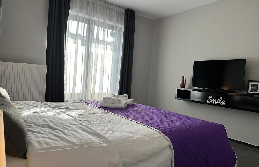 Close Luxury Glam Apartments-1