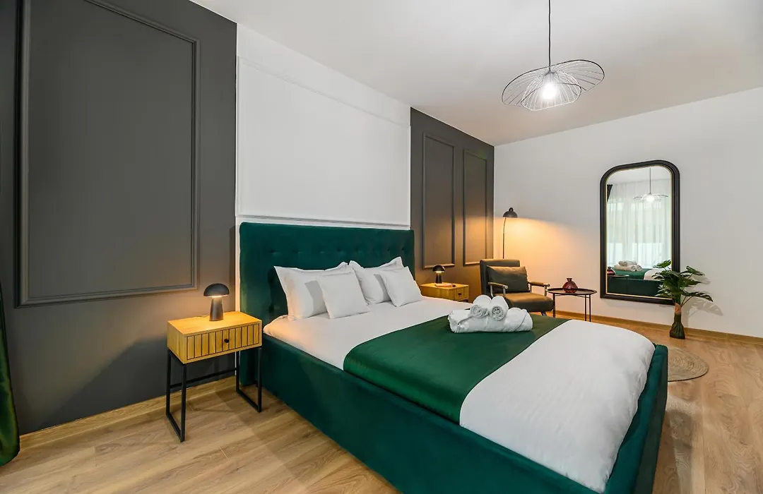 Bellatrix Suite With Parking-Tractoru Coresi-1