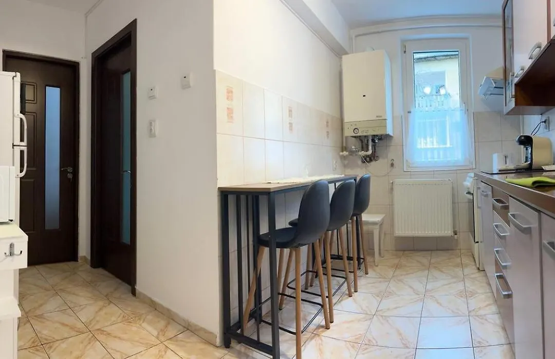 Brasov Hillside Apartment Near City Center-1