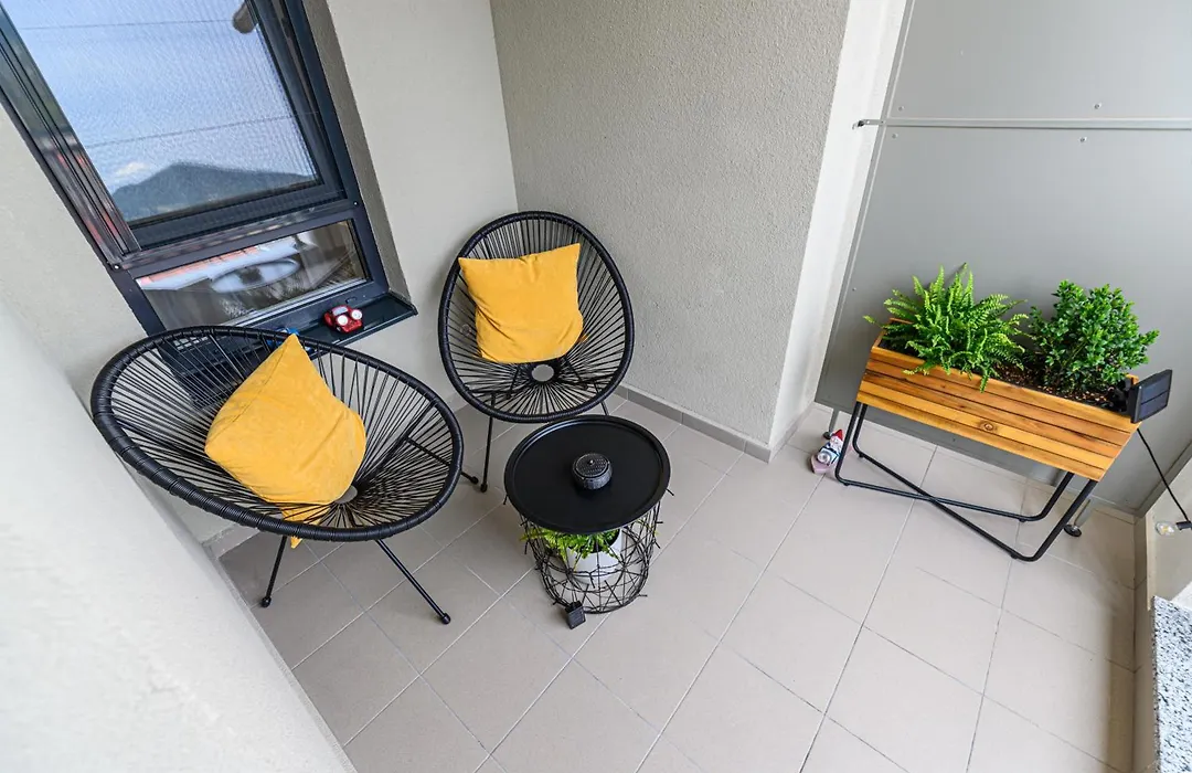 Mountain View Retreat Apartment - Private Parking-1