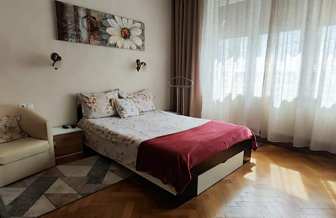 Old Town Cozy Flat-1