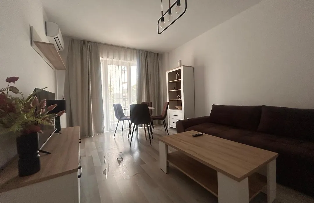 Divany Apartaments - Coresi Mall-1