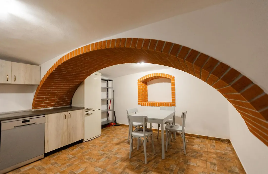 Locart -Cozy Downtown Apartment, Near Black Church With Free Wi-Fi-1