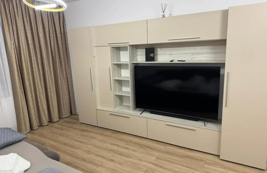 Modern 72M2 Apartment Near Coresi Mall - Self Check-In - Free Parking-1