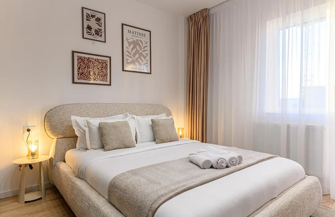 Matisse Coresi Apartment With Free Private Parking-1