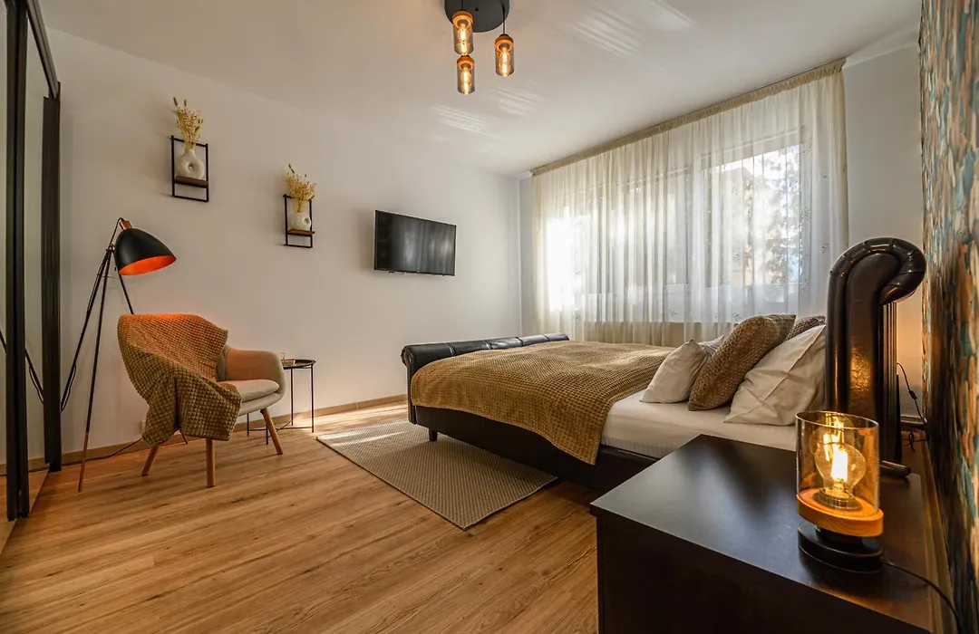 Xili'S Apartment & Free Private Parking-1