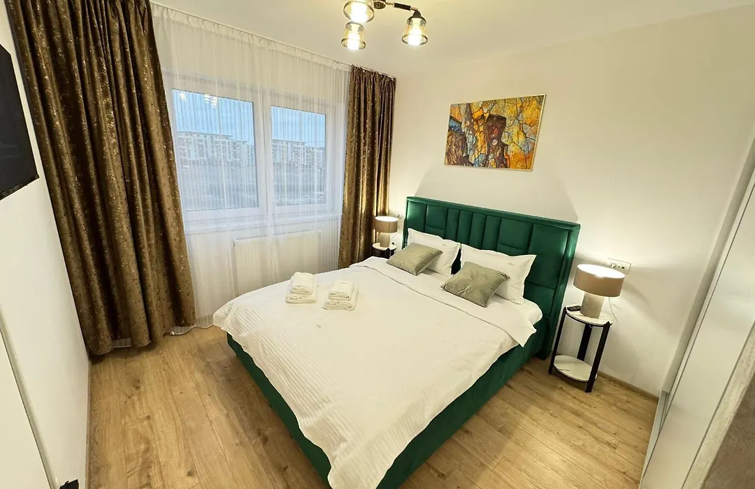 Luxury Glam Apartments Coresi Mall Area - Parking Option-1
