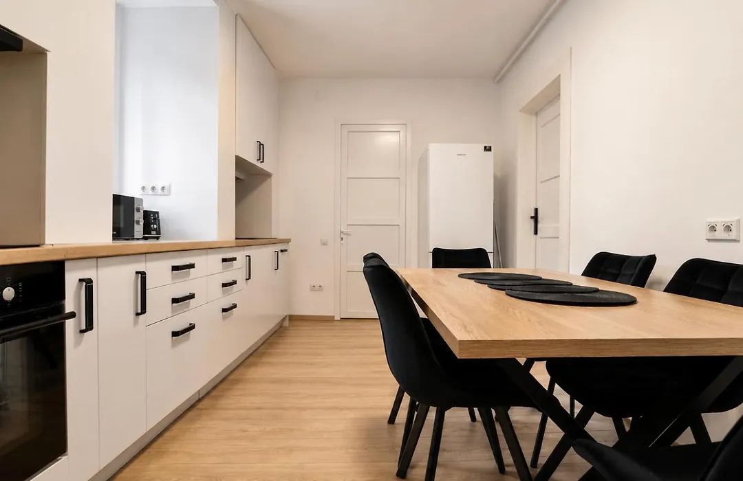 Luxurious & Spacious Residence In The Heart Of Brasov-1