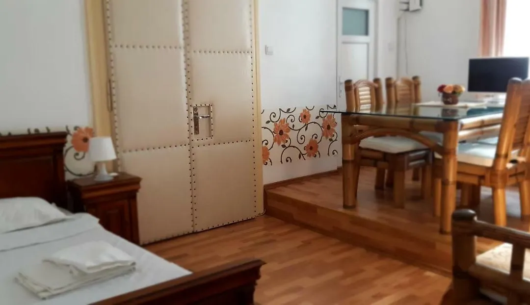 Casa Piata Sfatului-1