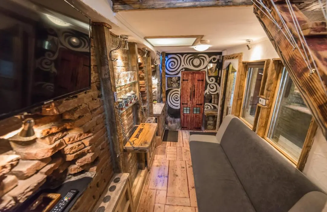 Rent A Room - Be Rustic-1