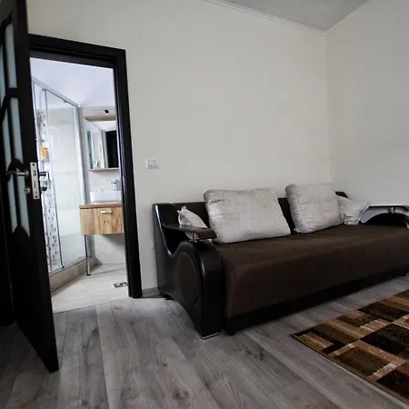 Flori'S Apartment-2