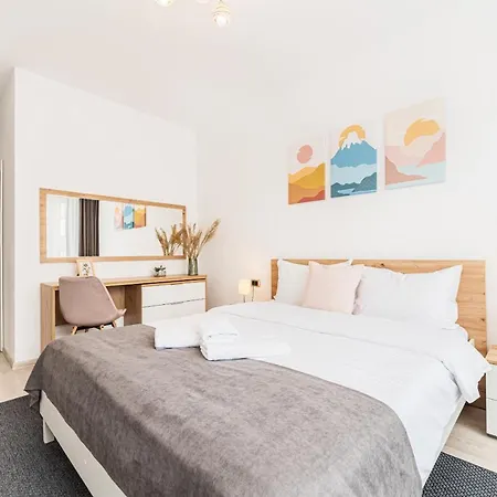 Isaran 2D3E Apartment Brașov-2