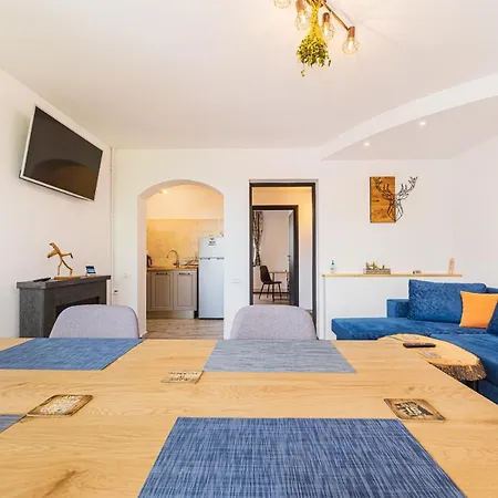 Snug Apartments - Private Parking Near Downtown-2