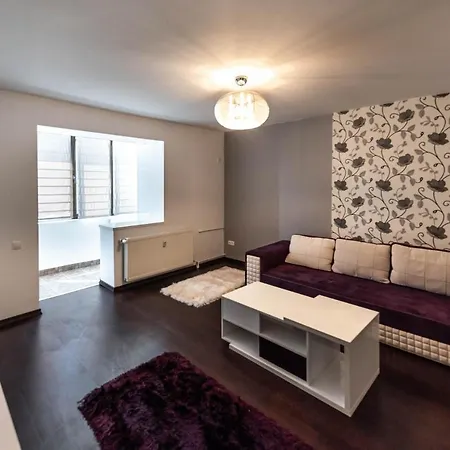 La Nueve Suite-2