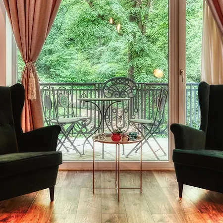 Nature Apartment - Minutes Away From The Old Town And Afi Mall-2