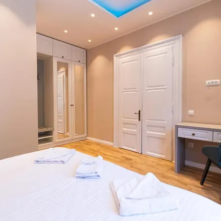 Black Gate - Quiet Studio In The Heart Of Old Town With Free Private Secured Parking-2