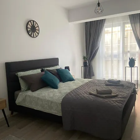 Divany Apartaments - Coresi Mall-2