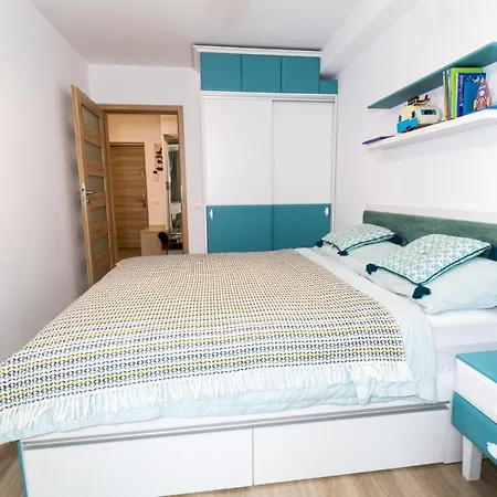 Pentha Apt - Stylish And Spacious 2-Bedroom Apartment Near Coresi Mall-2