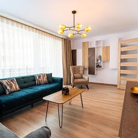 Pentha Apt - Stylish And Spacious 2-Bedroom Apartment Near Coresi Mall-3