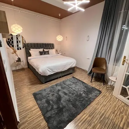 Artist Apartment-2