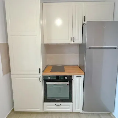 Dreamview Apartment With Private Parking-2