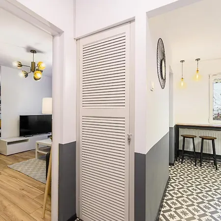Travelers Hideout - Central Apartment-2
