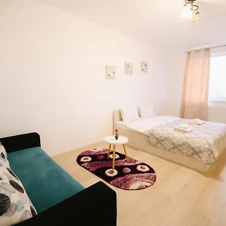 Spring Apartment - Mall Coresi-3