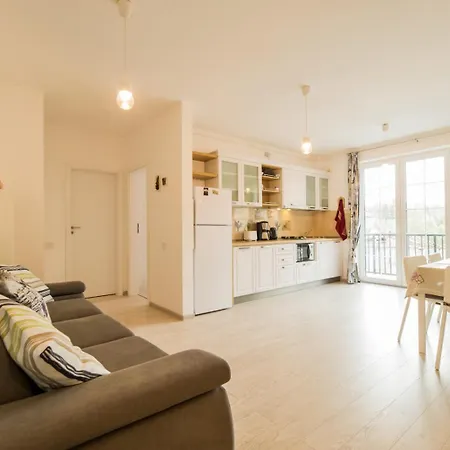 Cozy Apartment Near Old Town - Free Parking-3