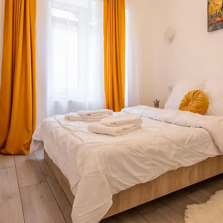 Republicii Quiet Courtyard Apartment-3
