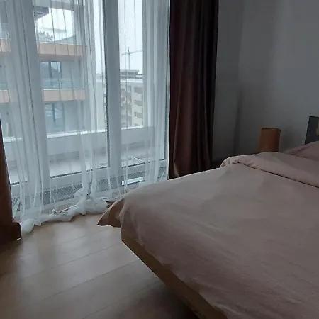 Lau Qualis Apartment Zona Coresi Mall-3
