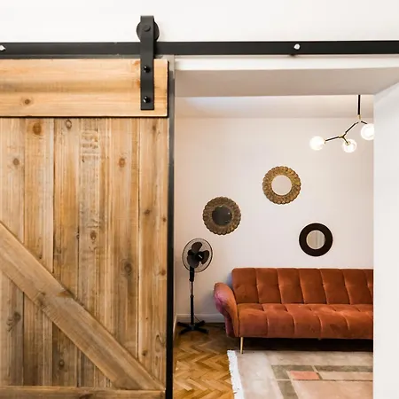 Lara'S Loft-2