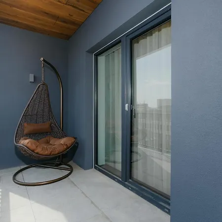 The Forest - Luxe Central Apt With Free Secured Parking-2